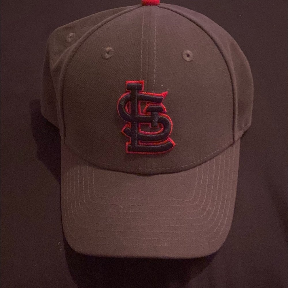 ST. LOUIS CARDINALS MENS ADJUSTABLE BASEBALL HAT